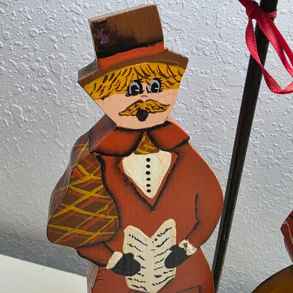 CLEARANCE 💲6️Vintage 70s Hand Painted Wood Christmas Carolers‎ Lantern Folk Art